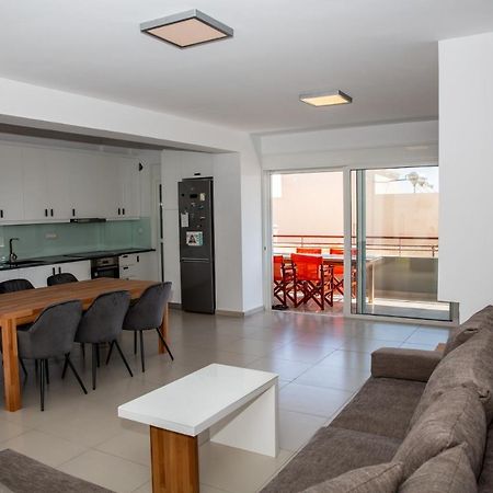 5 Sterne Apollo City Apartment ลาวริออน ภายนอก รูปภาพ