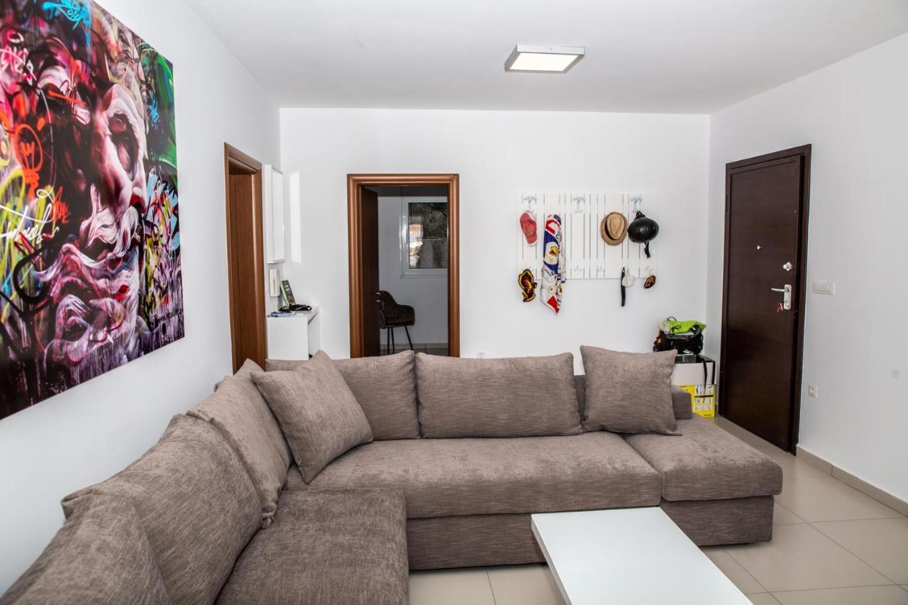 5 Sterne Apollo City Apartment ลาวริออน ภายนอก รูปภาพ